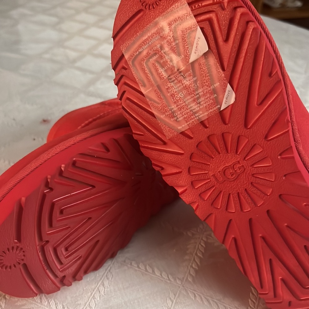 Ugg - Picture 5 of 6